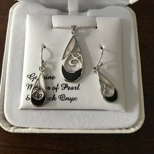 Genuine Mother of Pearl/ Black Onyx Jewelry Set